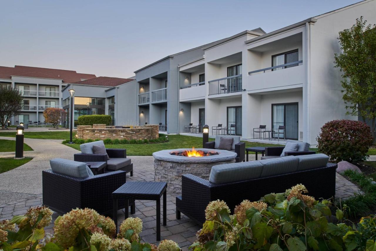 Courtyard Chicago Oakbrook Terrace Hotel Exterior photo