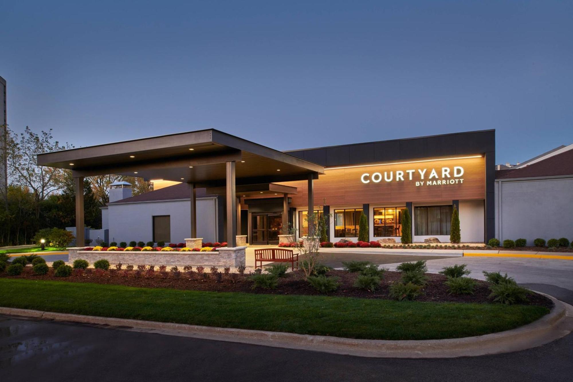 Courtyard Chicago Oakbrook Terrace Hotel Exterior photo