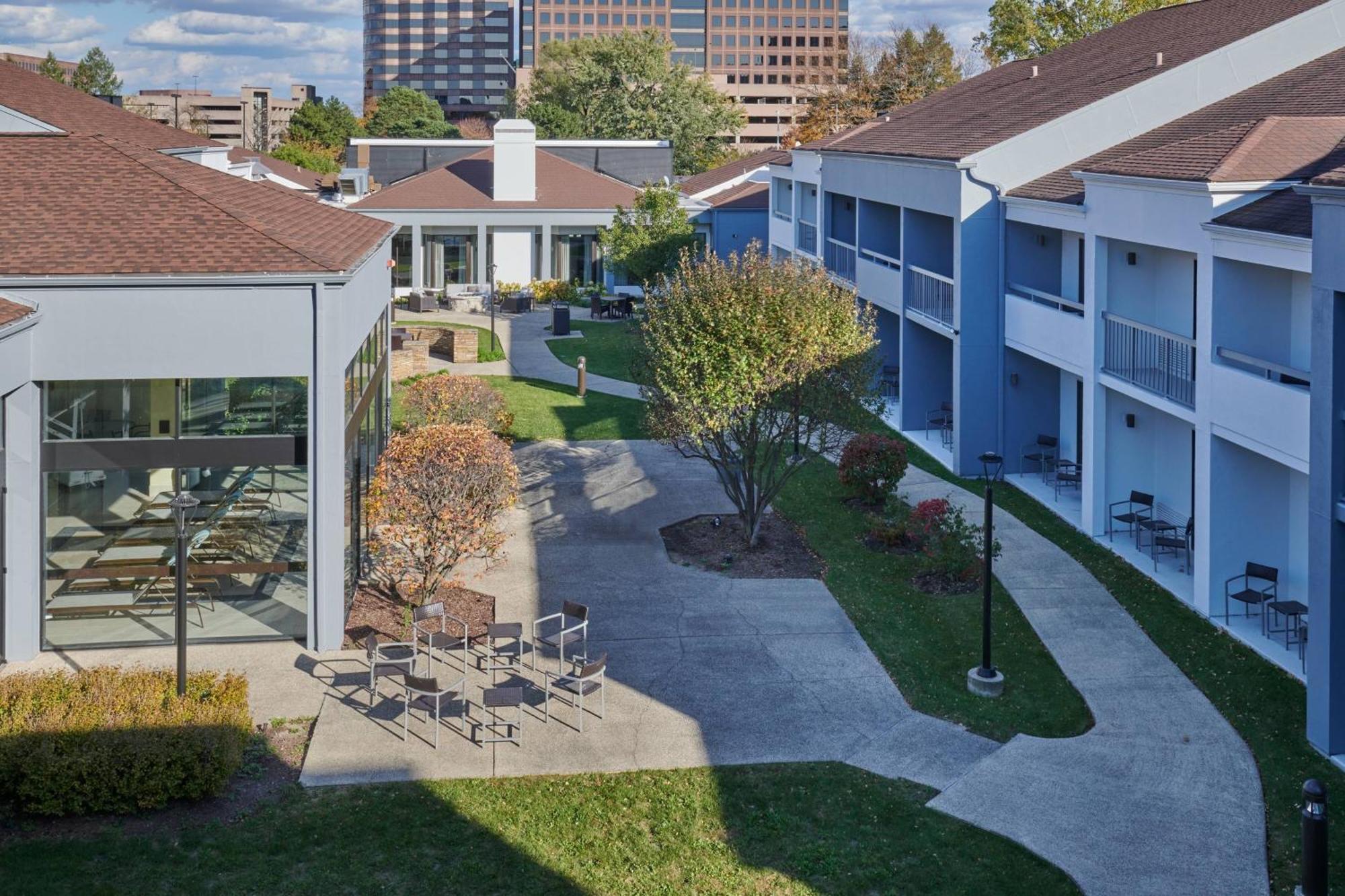 Courtyard Chicago Oakbrook Terrace Hotel Exterior photo