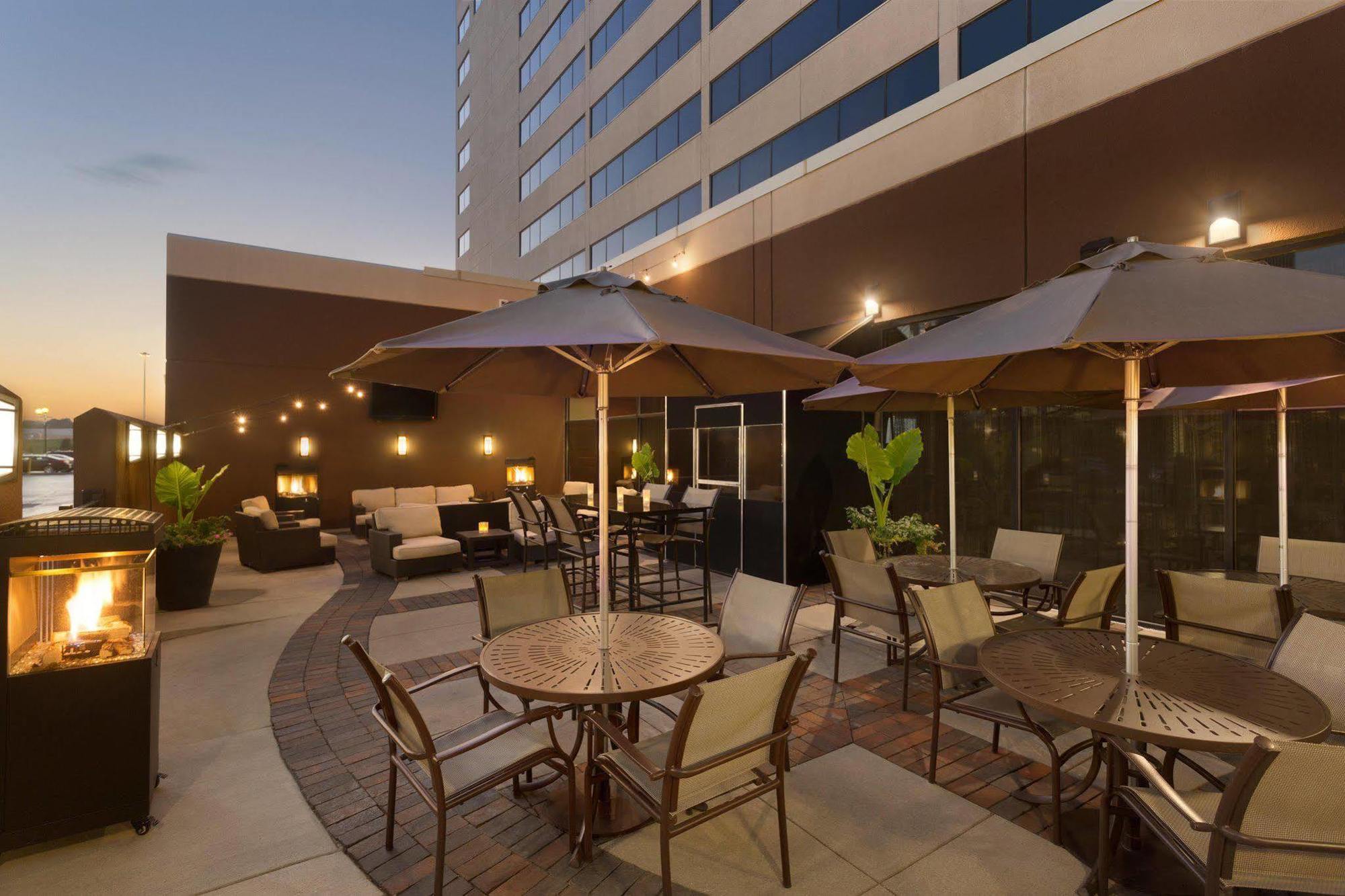 Courtyard Chicago Oakbrook Terrace Hotel Exterior photo